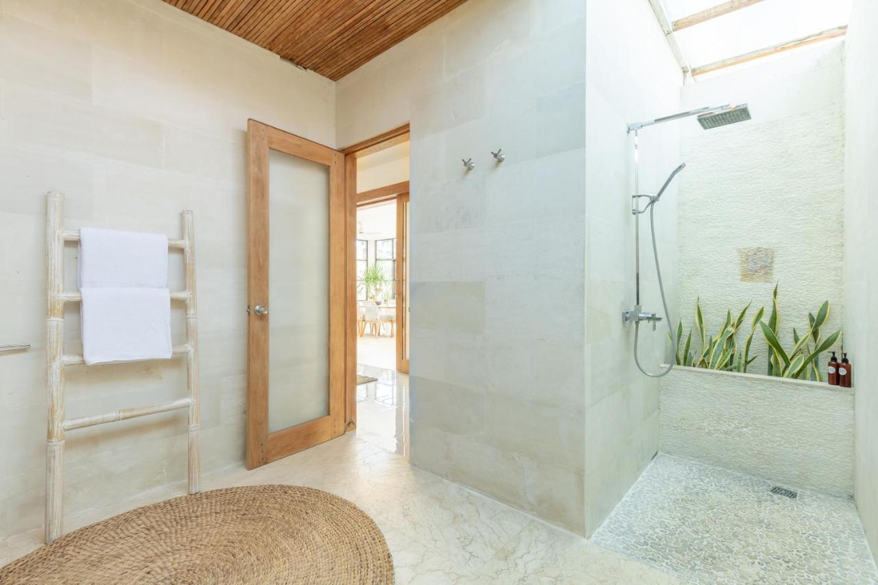 Villa Lumut 3 Bedrooms Central Seminyak Екстериор снимка